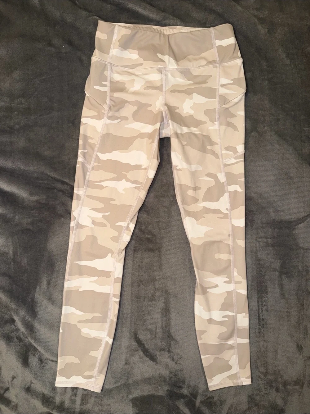 🤍 Athleta Camo Leggings with Pockets